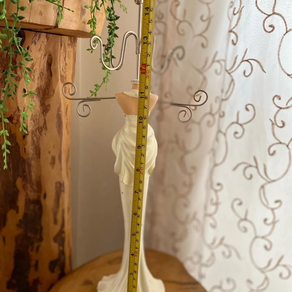 Jewelry hanger